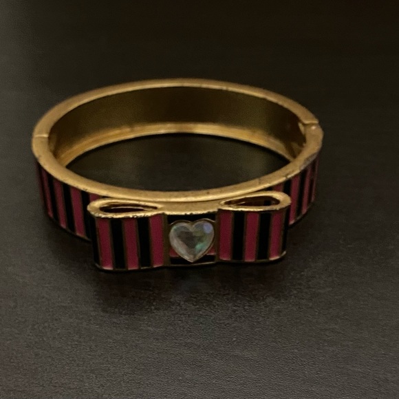 Jewelry - Pink & Black Clamp Bracelet, smoke free home
